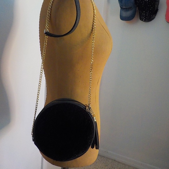 Faux Fur Round Bag - Picture 2 of 7